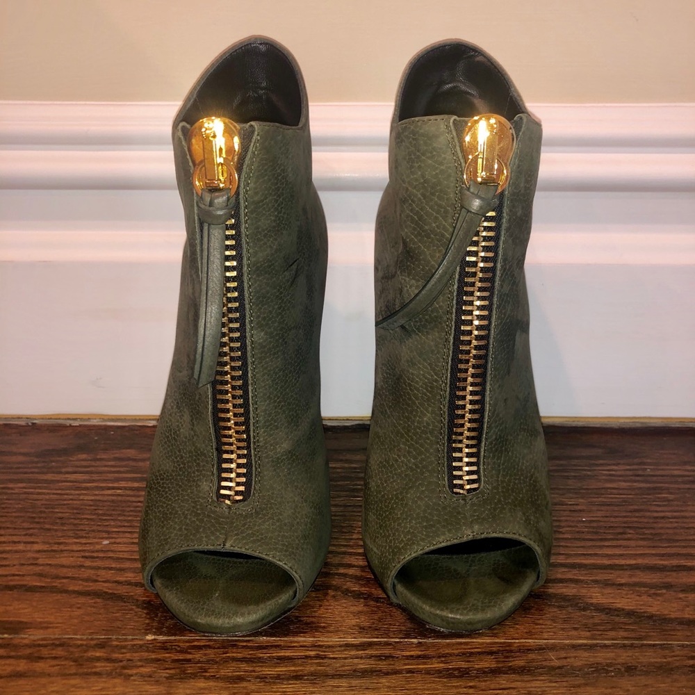 Beautiful green silk velvet and leather heel